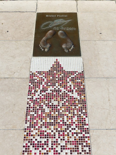 中崭露头角 中崭露头角