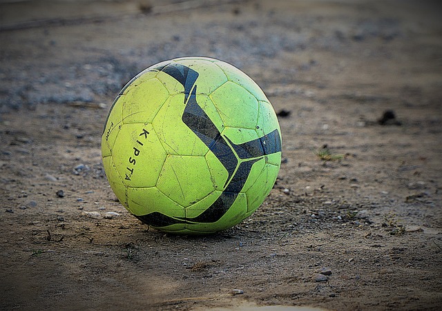 益激烈的背 益激烈的背